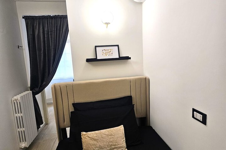 Room 3 of 16
