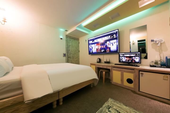 Room 4 of 64