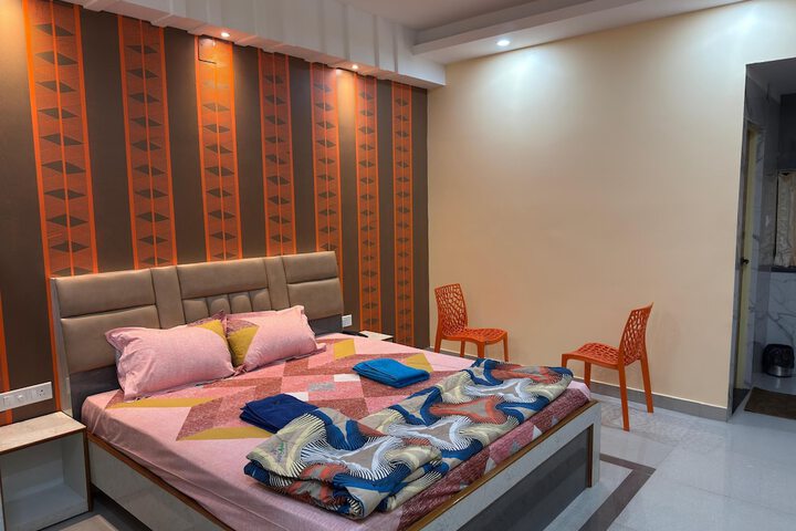 Room 4 of 18