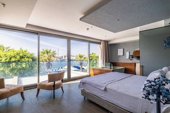 Room 17 of 35