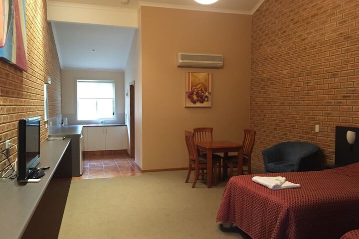 Room 9 of 33