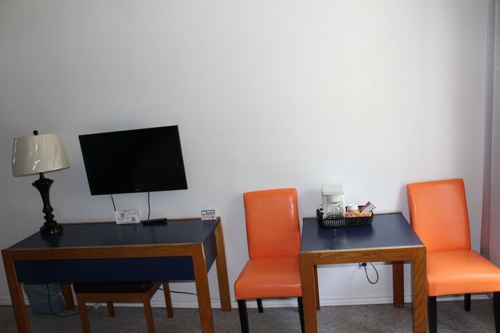 Room 13 of 23