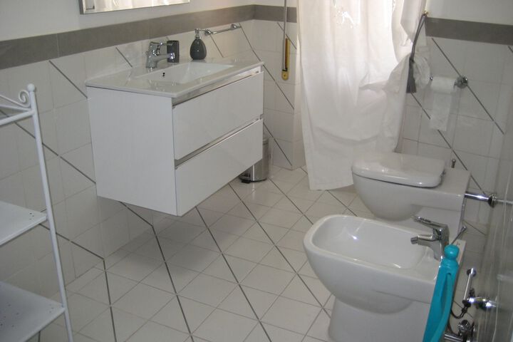 Room 2 of 7