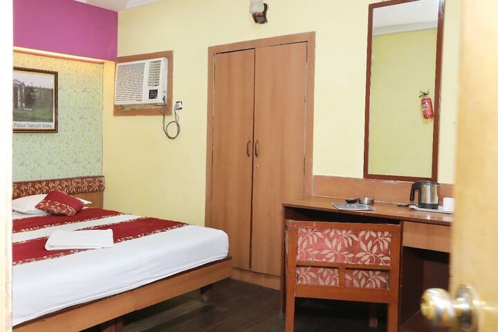 Room 6 of 14