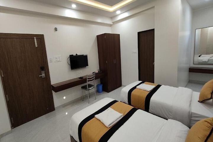 Room 4 of 36