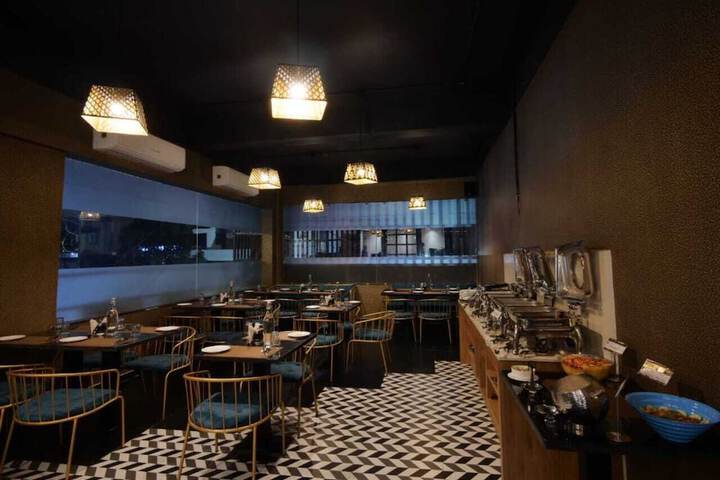 Dining 11 of 14