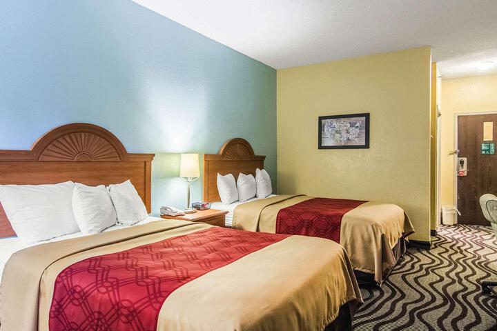 2 Double Beds (4 of 8)