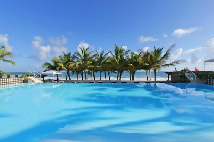 Hotel Pool