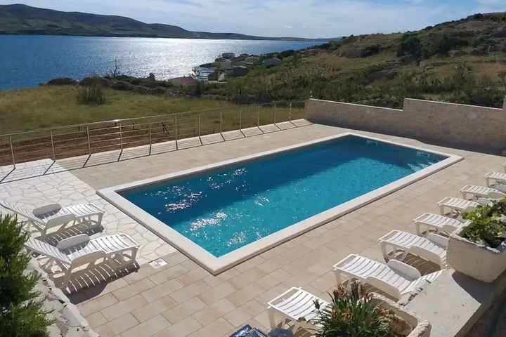Pool 10 of 17