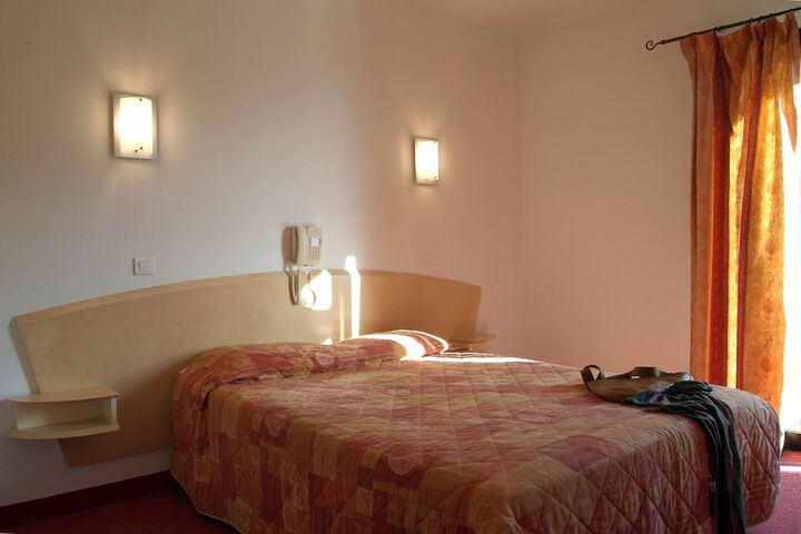 Room 13 of 35