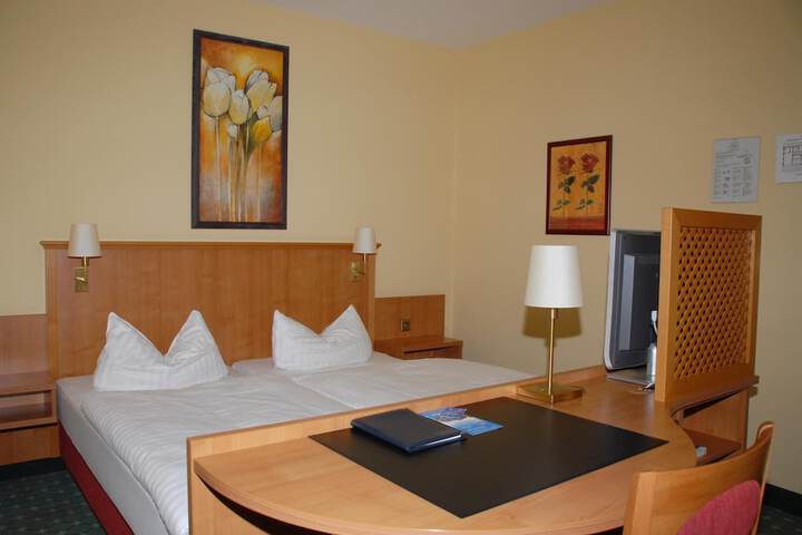 Room 15 of 34