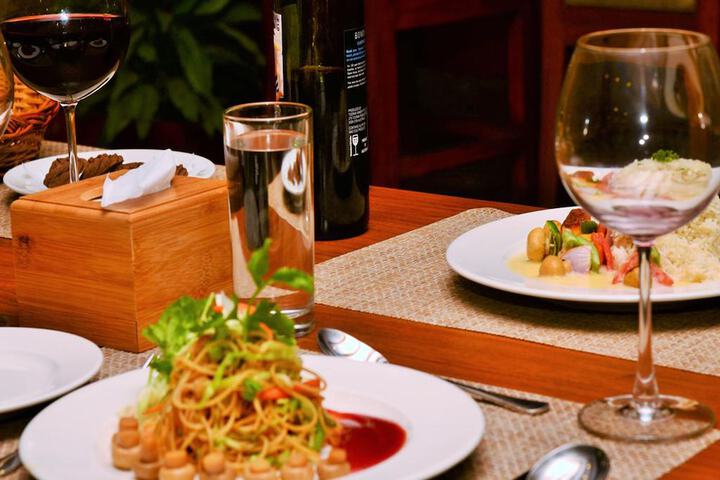 Dining 45 of 63