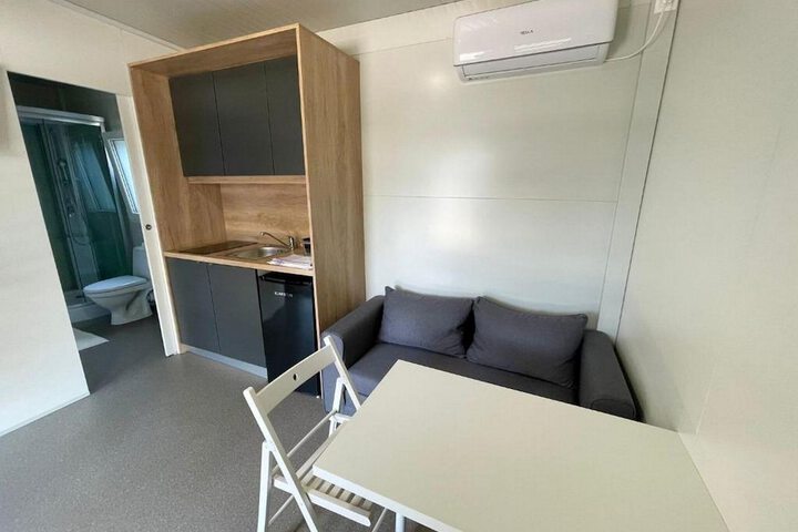 Room 4 of 28