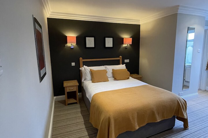 Room 25 of 39