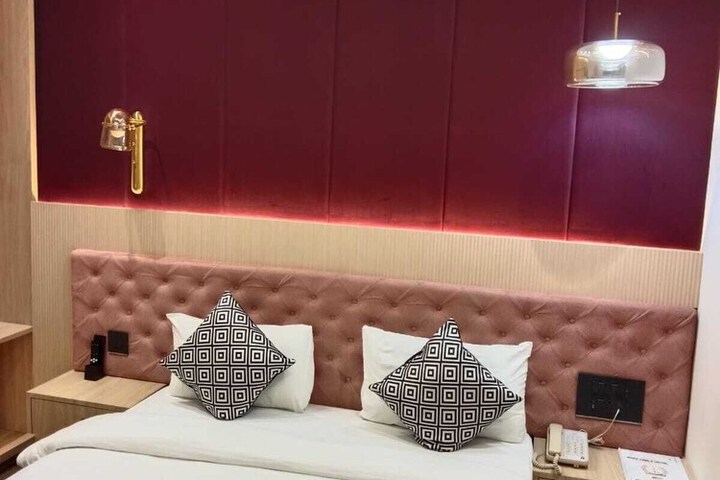 Room 18 of 28