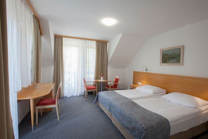 Room 3 of 81
