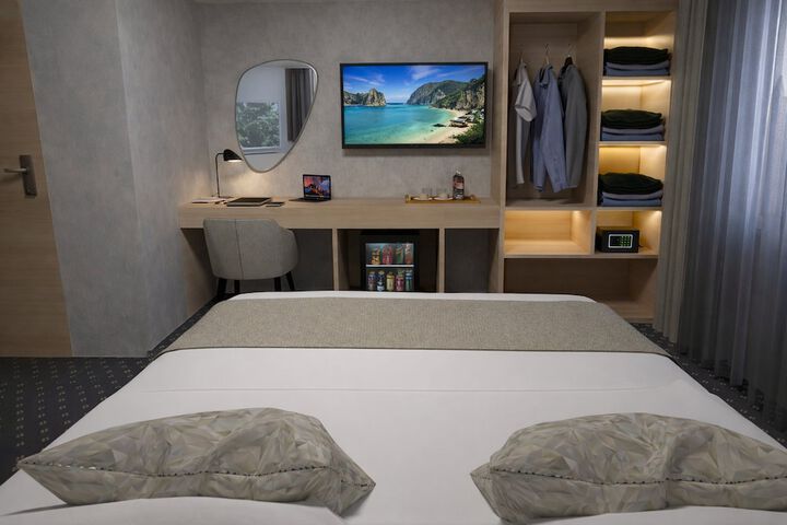 Room 19 of 62