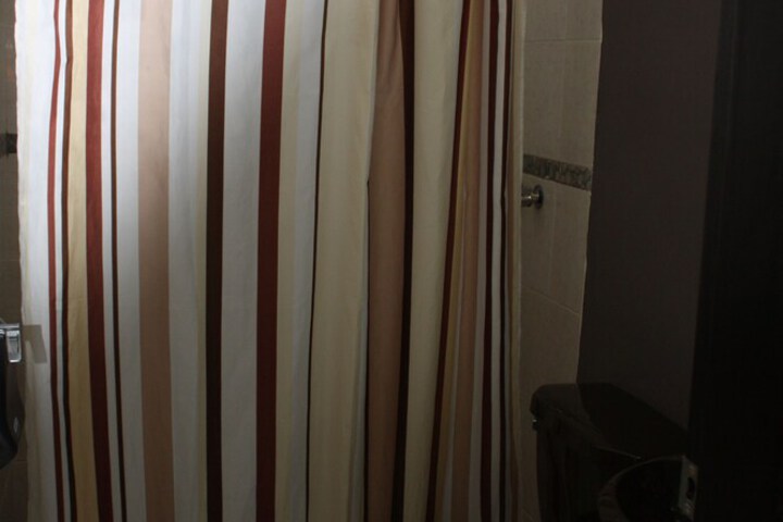 Room 33 of 40