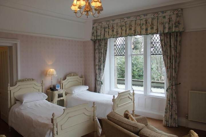 Room 9 of 25
