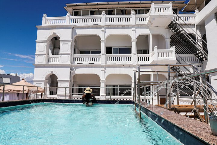 Hotel Pool