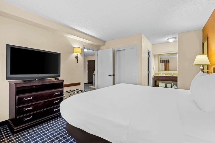 1 King Bed (14 of 23)