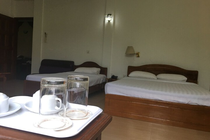 Room 10 of 32