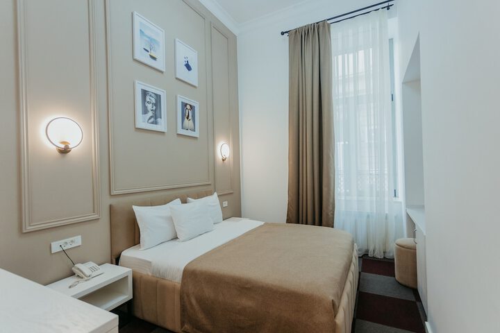 Room 6 of 37