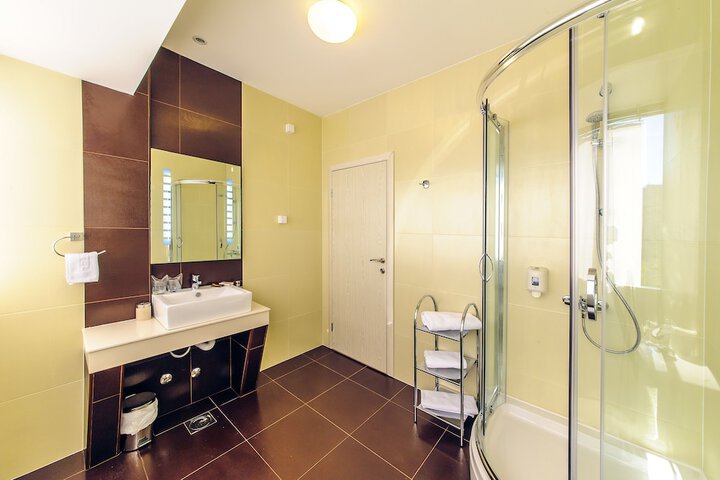 Room 6 of 46