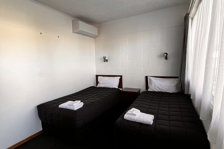 Room 12 of 21