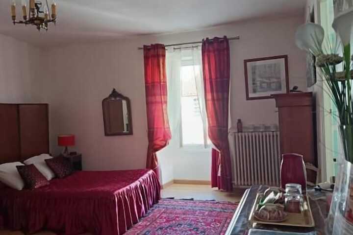 Room 6 of 12