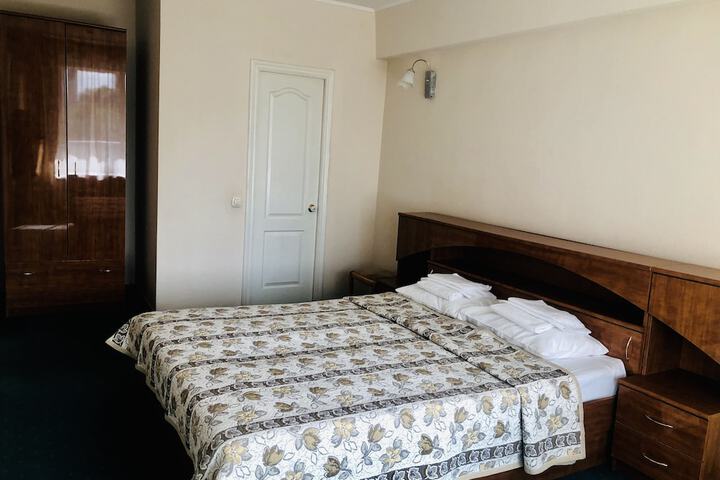 Room 5 of 34