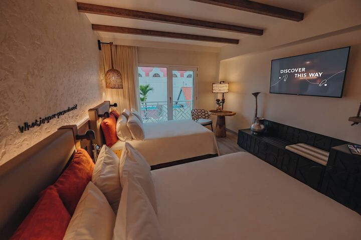 Room 16 of 165