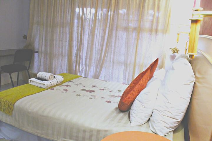Room 10 of 33