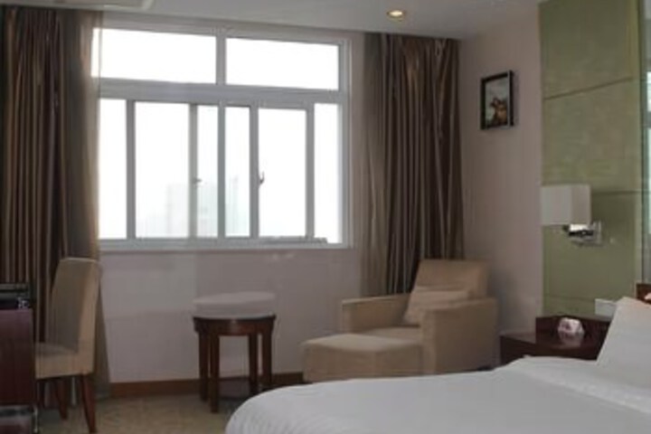 Room 4 of 6