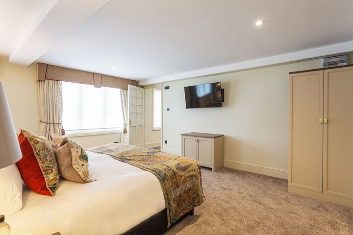 Room 45 of 106