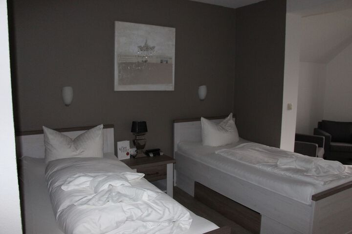 Room 6 of 73