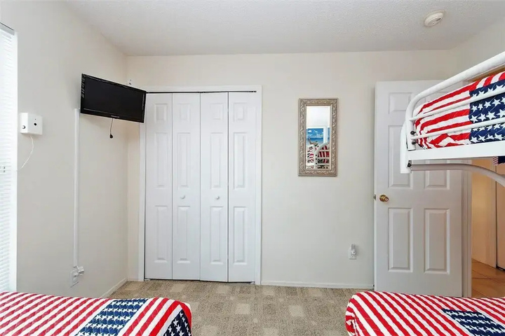 Room 4 of 16