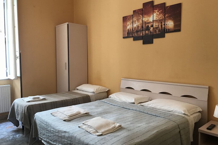 Room 6 of 28