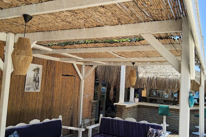 Lounge 94 of 131