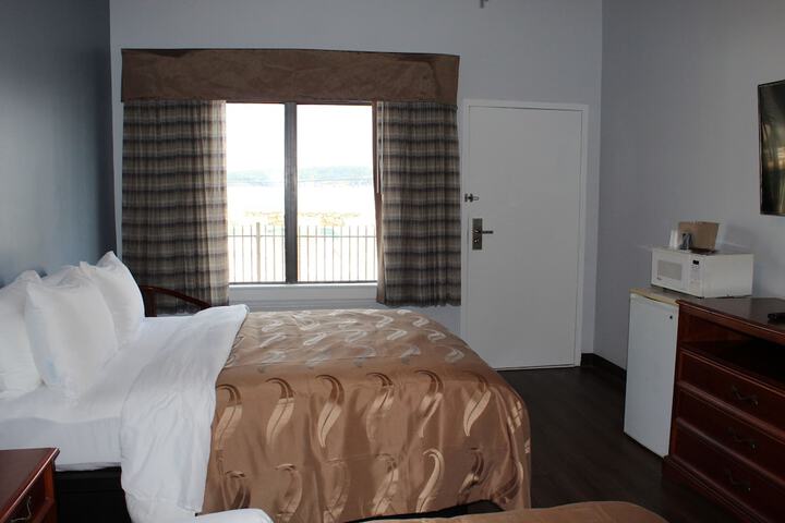 2 Queen Beds (1 of 18)