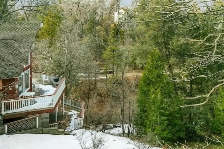 Image of Secluded Mountain Getaway 3 Bedroom Home by RedAwning