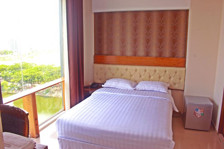 Room 8 of 20