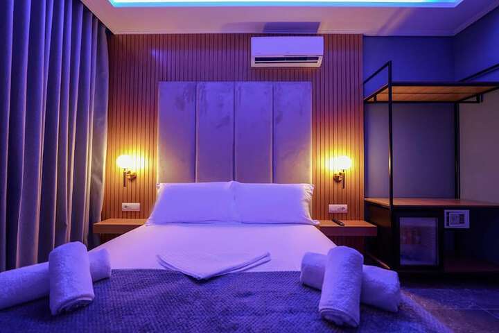 Room 15 of 133