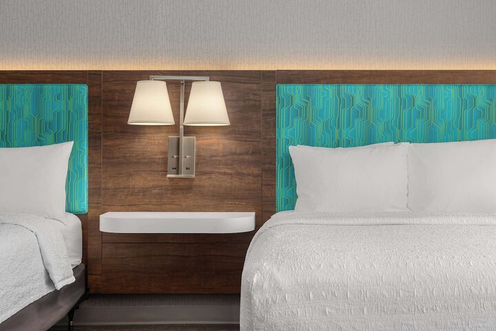 2 Queen Beds Hearing Accessible (17 of 28)