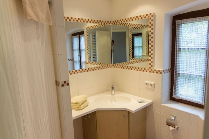 Room 16 of 34