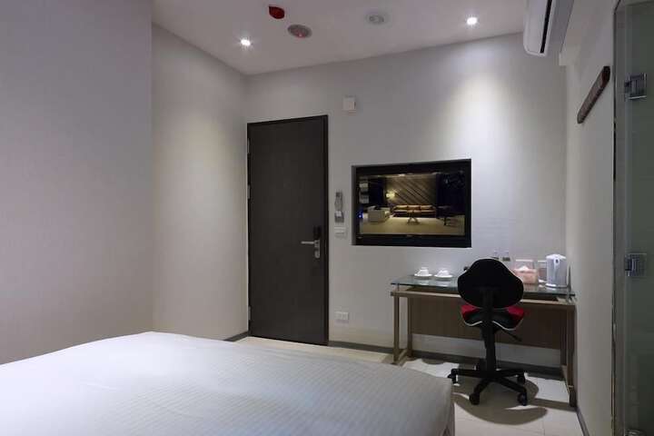 Room 3 of 18