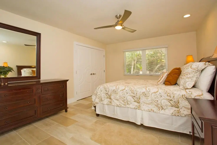 Room 6 of 23