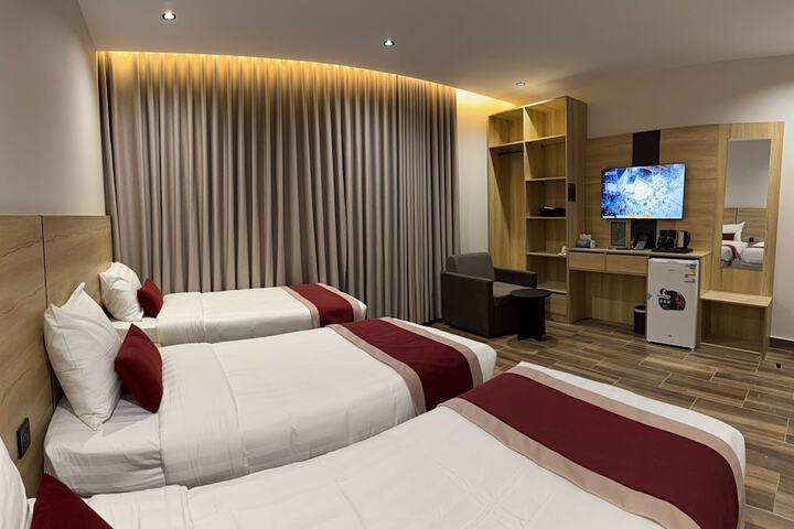 Room 4 of 9