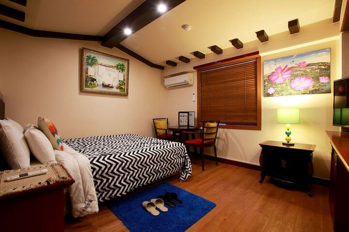 Room 10 of 40