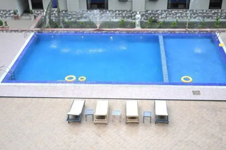 Pool 6 of 8